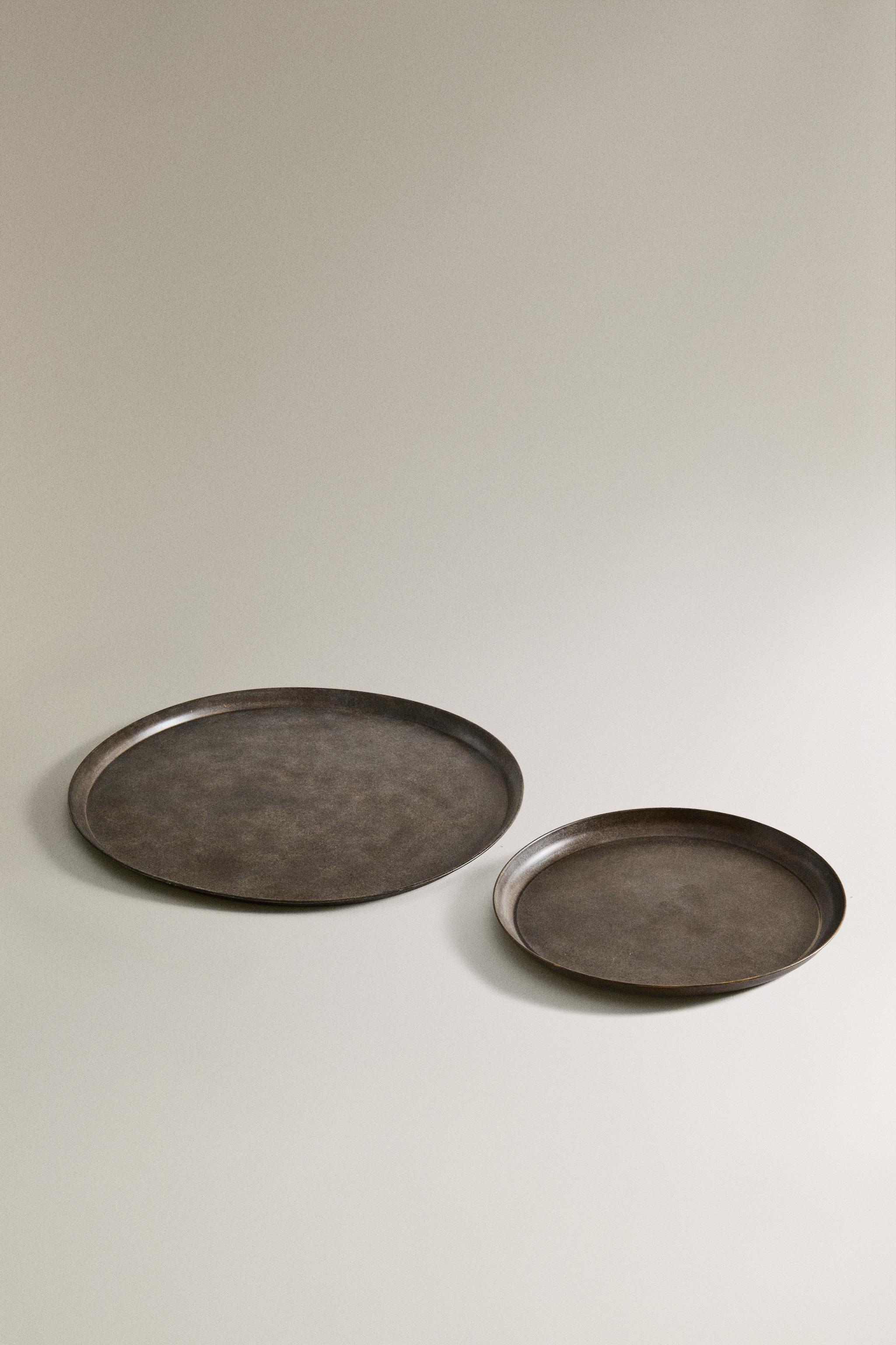 ROUND METALLIC TRAY